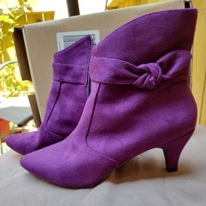 Women's size 10 suede like, purple ankle boots.